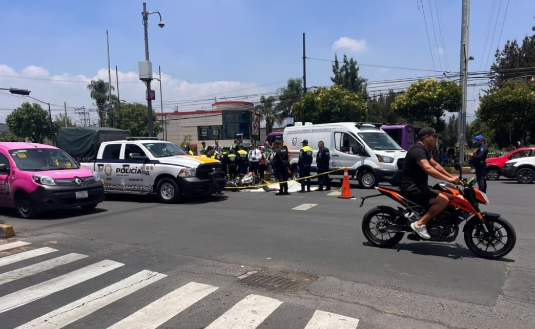 Tragedia en Xochimilco: Un motociclista pierde la vida al intentar eludir un retén policial