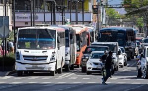 Transporte gratuito para menores: el debate que enfrenta educación y gasto